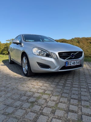 Volvo S60 1,6 T4 180 Summum 4d