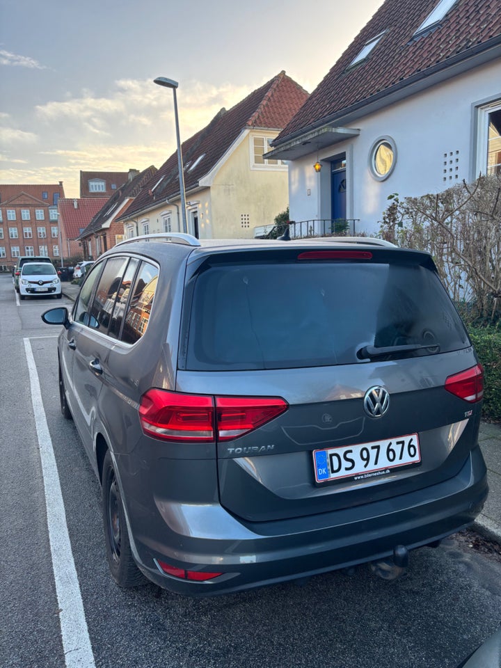 VW Touran 1,6 TDi 115 Highline 7prs 5d