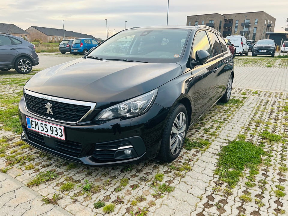 Peugeot 308 1,5 BlueHDi 130 Style SW 5d