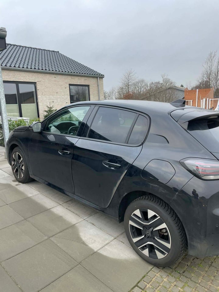 Peugeot 208 1,2 PureTech 100 Allure+ 5d