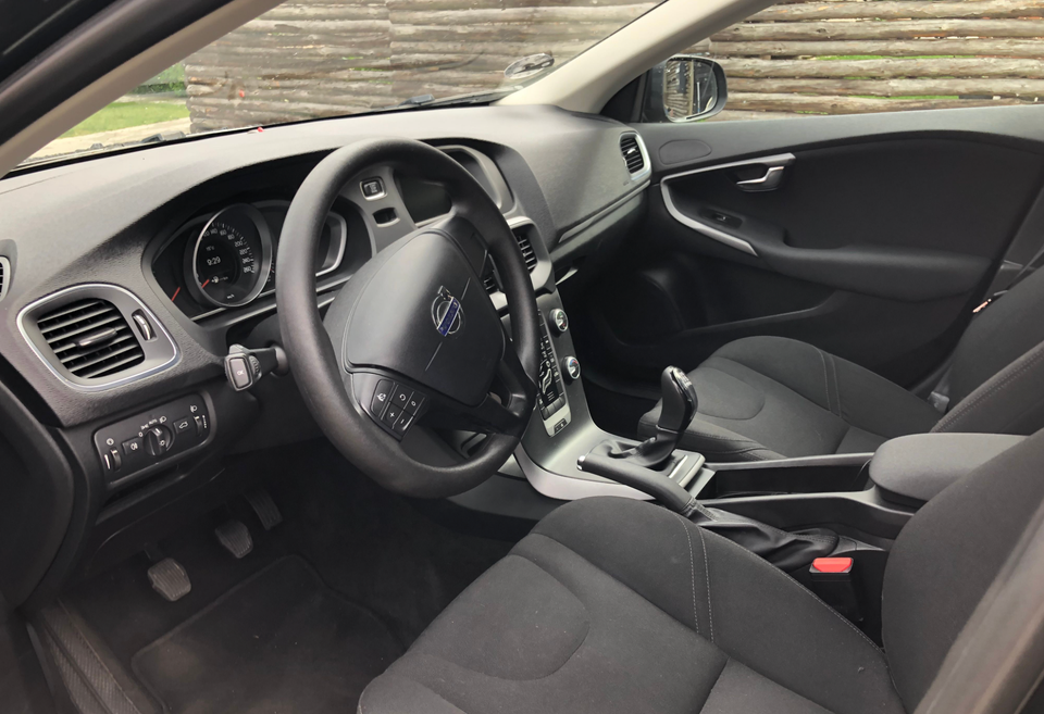 Volvo V40 2,0 D4 190 Kinetic Drive-E 5d