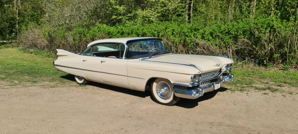 Cadillac Coupé DeVille 6,4 aut. 4d