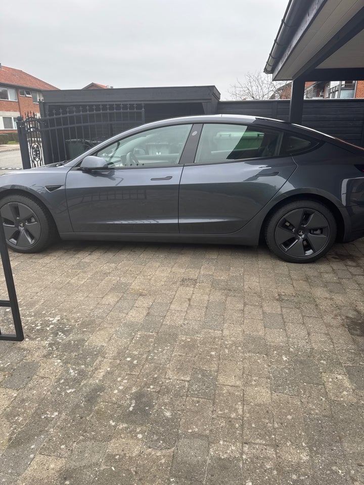 Tesla Model 3 Standard Range+ RWD 4d