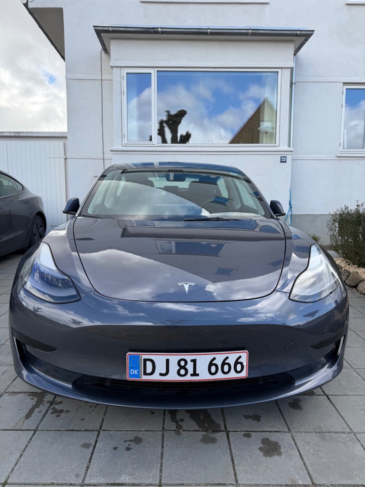 Tesla Model 3 Standard Range+ RWD 4d