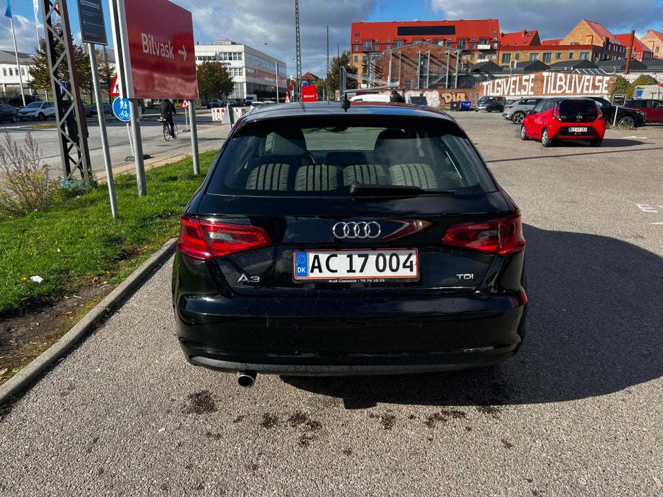 Audi A3 1,6 TDi 110 Attraction Sportback 5d