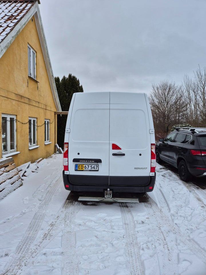 Renault Master IV T33 2,3 dCi 150 L2H2 Kassevogn
