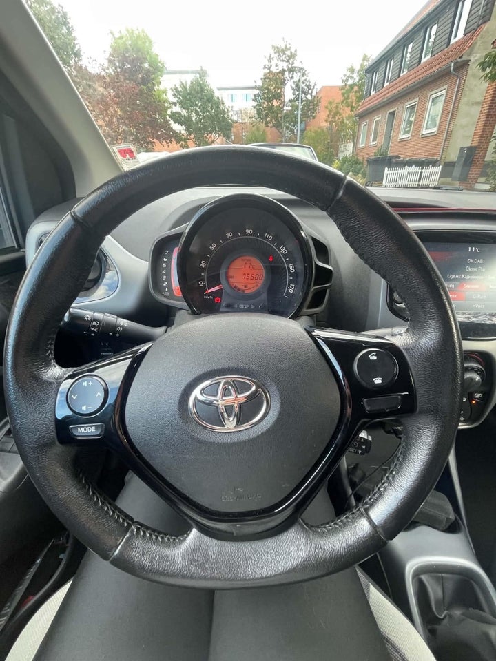 Toyota Aygo 1,0 VVT-i x-plore 5d