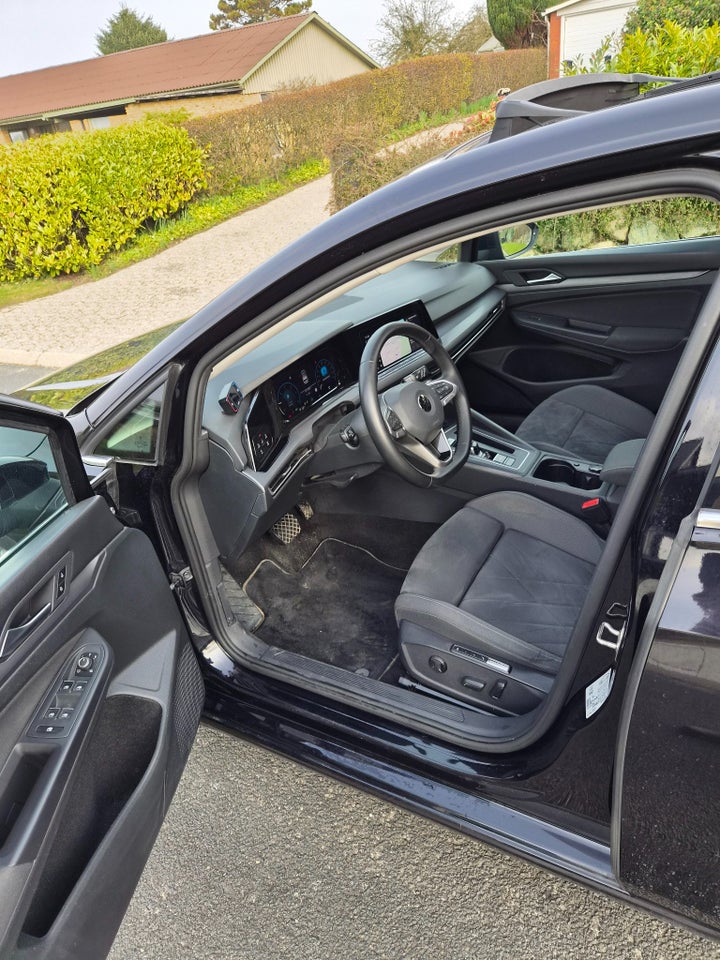 VW Golf VIII 2,0 TDi 150 Style DSG 5d