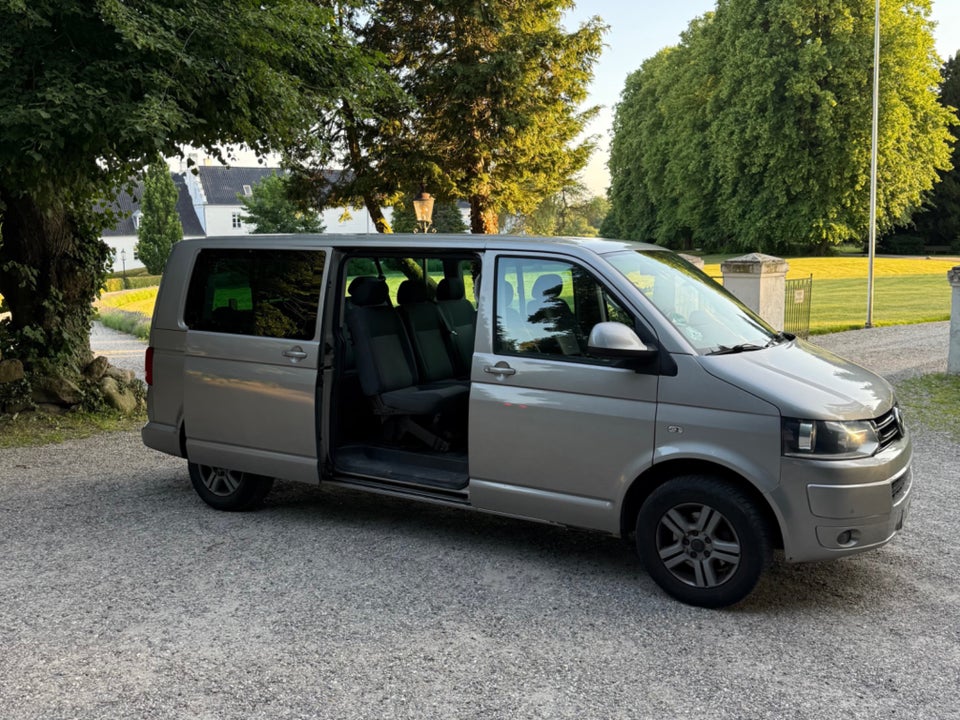 VW Caravelle 2,0 TDi 140 Comfortline DSG lang 4d
