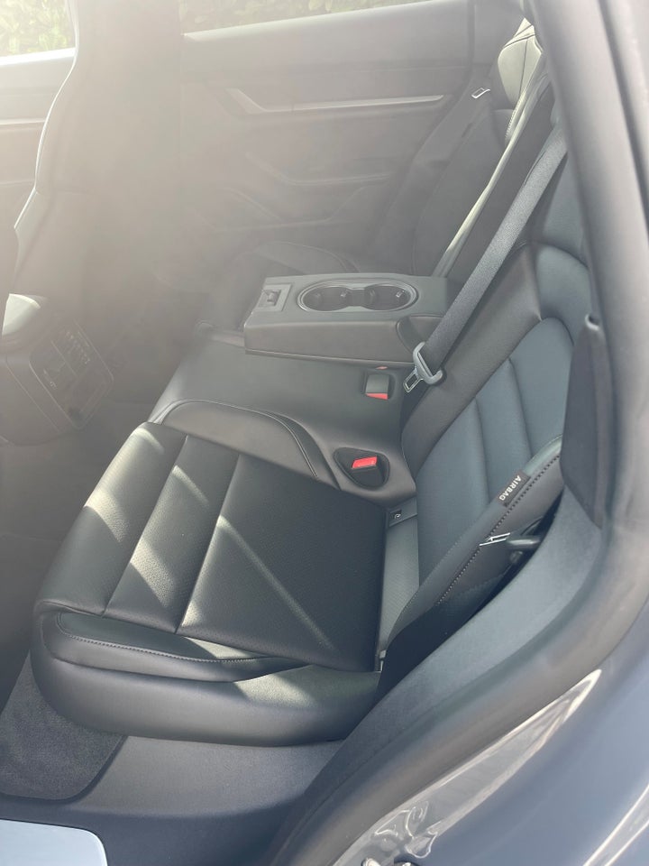 Porsche Taycan Performance+ 4d