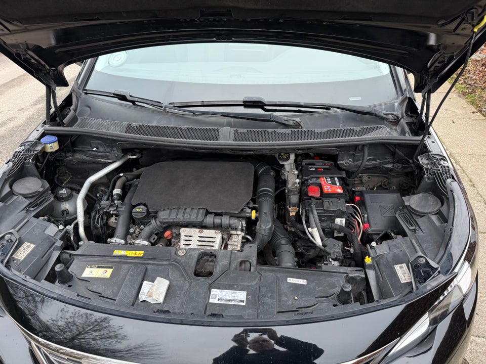 Peugeot 5008 1,2 e-THP 130 Allure EAT6 7prs 5d