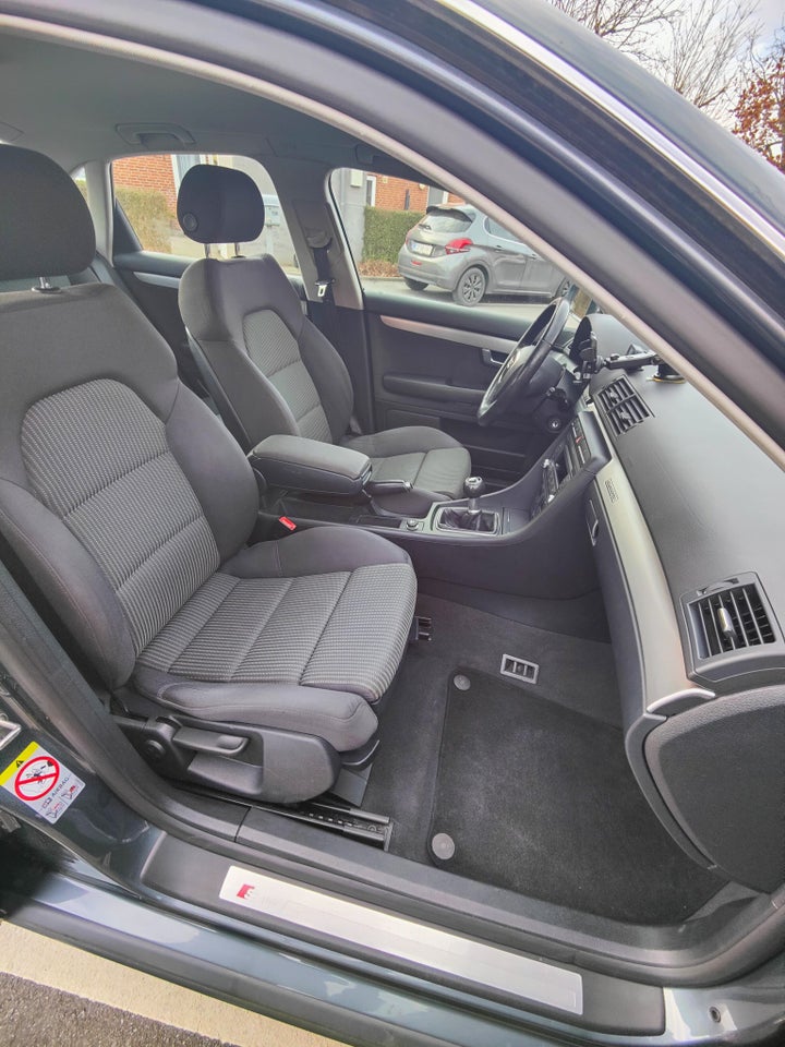 Audi A4 1,8 T 163 quattro 4d