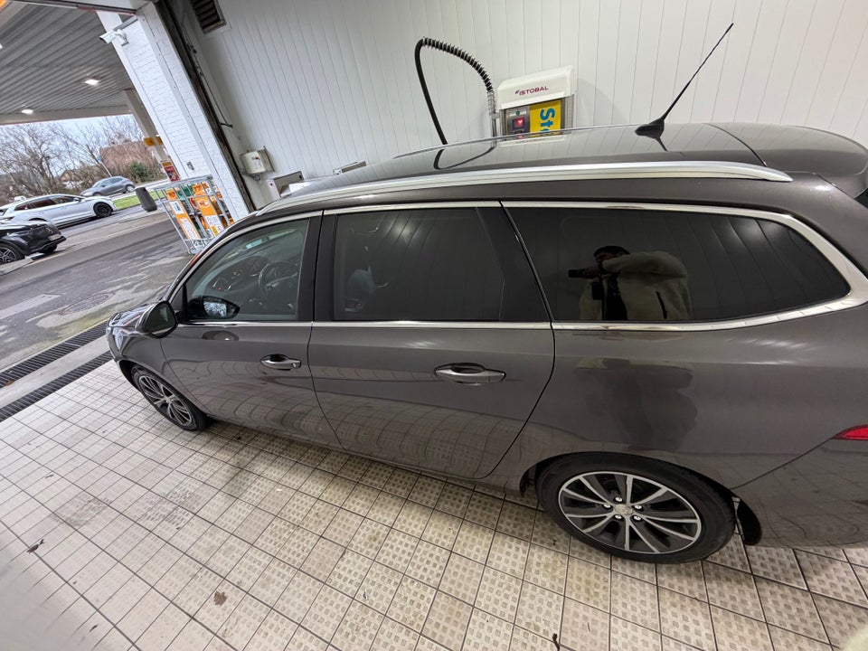 Peugeot 308 1,6 BlueHDi 120 Allure SW 5d