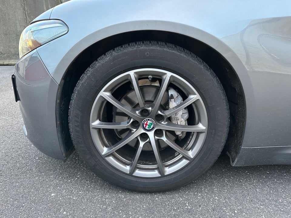 Alfa Romeo Giulia 2,2 JTD 180 Super aut. 4d