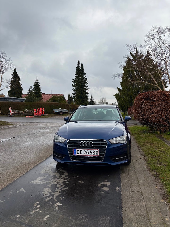 Audi A3 1,6 TDi 110 Attraction Sportback S-tr. 5d
