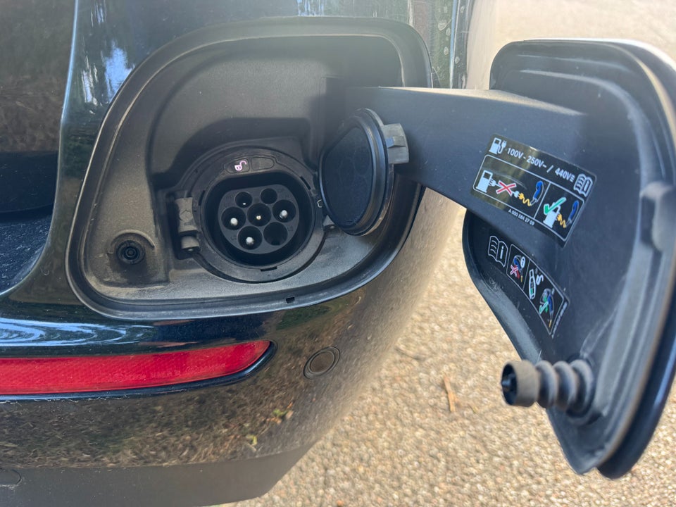 Mercedes E300 de 2,0 Advantage stc. aut. 5d