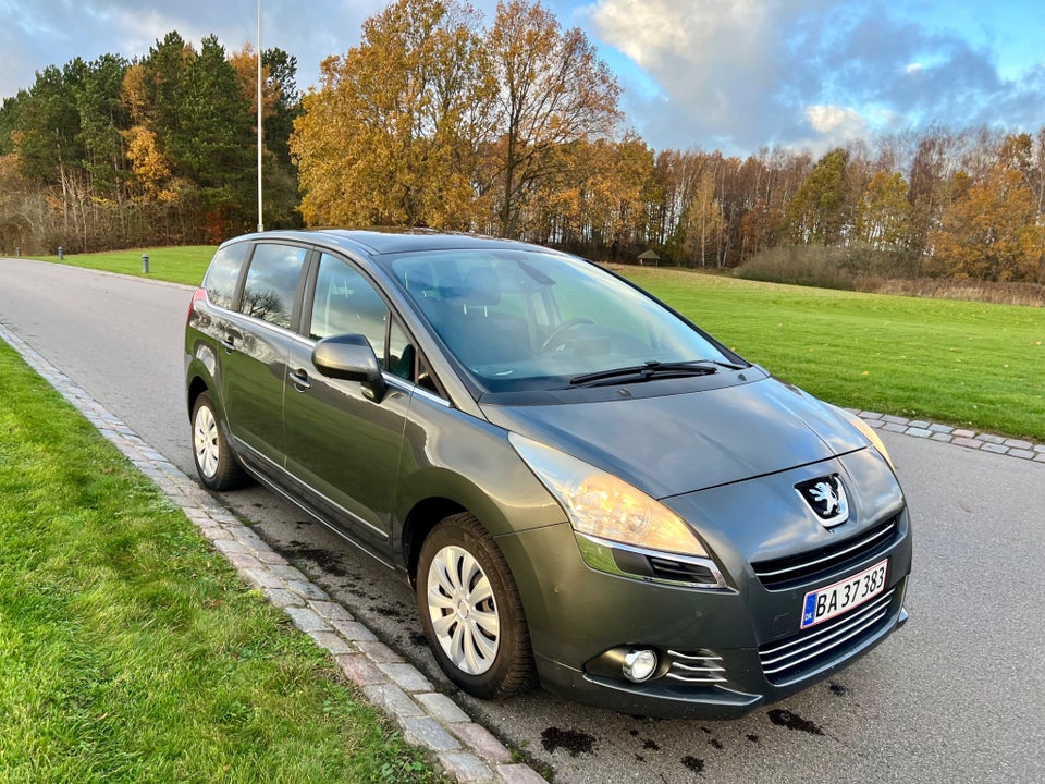 Peugeot 5008 1,6 HDi 110 Premium 7prs 5d