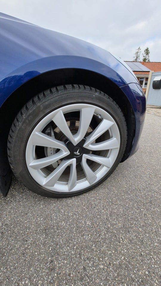 Tesla Model 3 Long Range AWD 4d