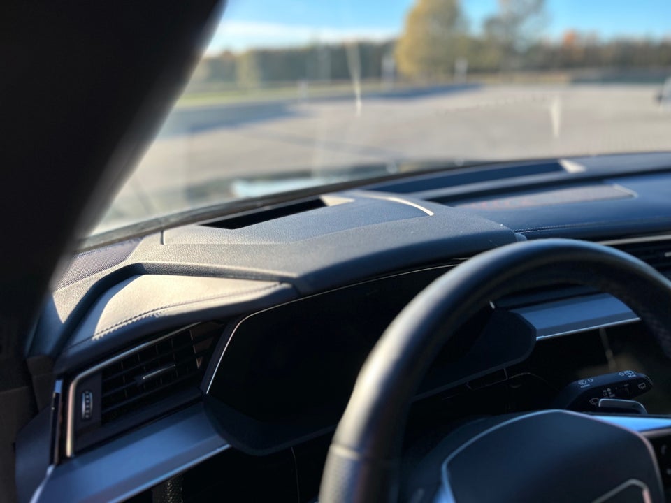 Audi e-tron S quattro 5d