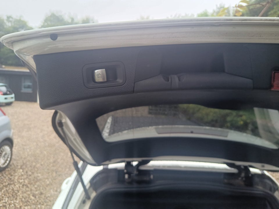 Mercedes C300 e 2,0 AMG Line stc. aut. 5d