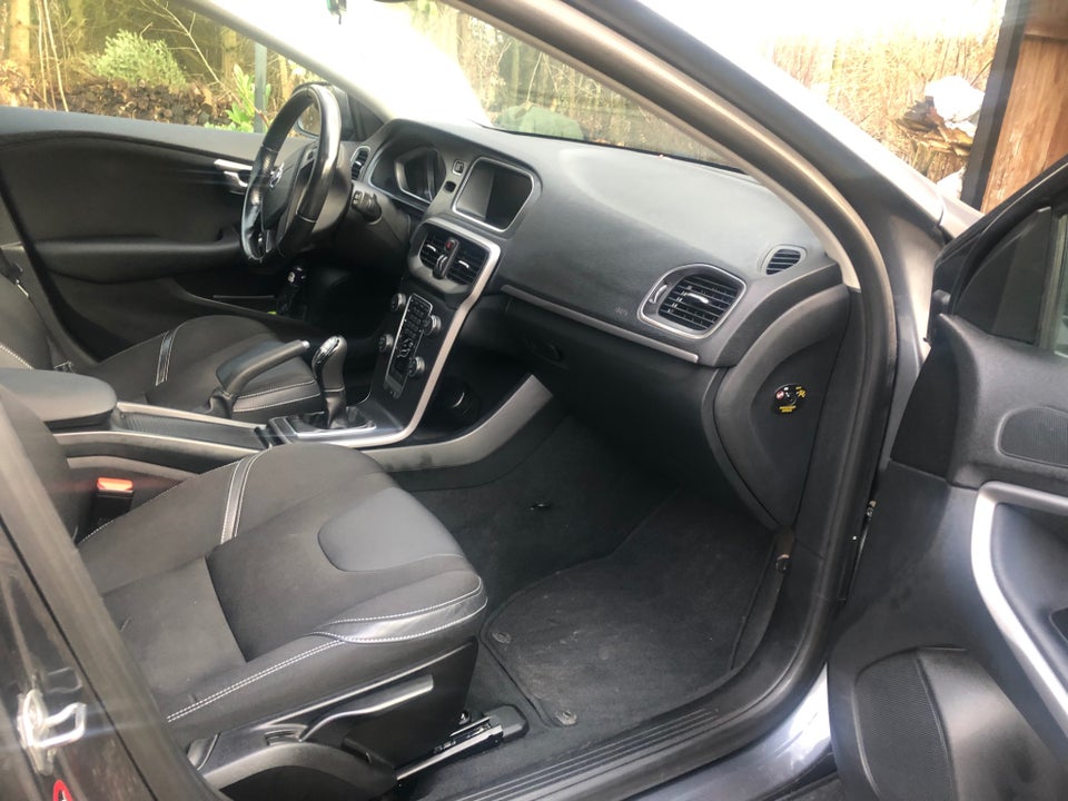 Volvo V40 2,0 D3 150 Kinetic 5d