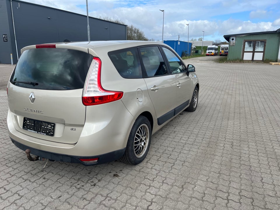 Renault Grand Scenic III 1,9 dCi 130 Dynamique 5d