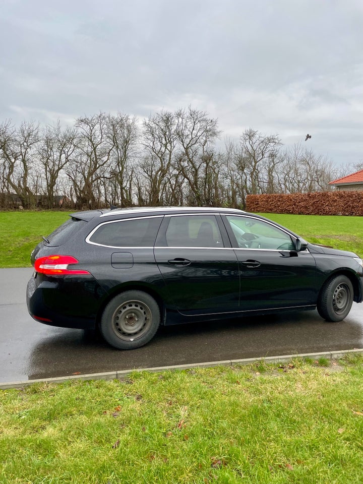 Peugeot 308 1,6 BlueHDi 120 Selection Sky 5d