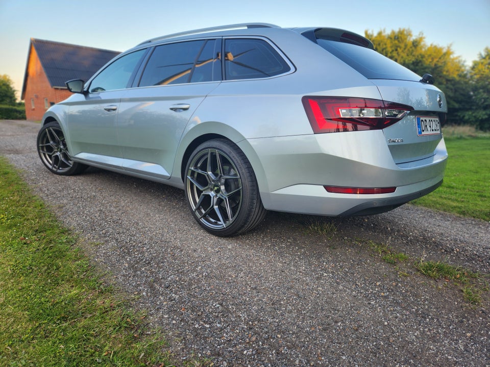 Skoda Superb 2,0 TDi 150 Ambition Combi DSG 5d