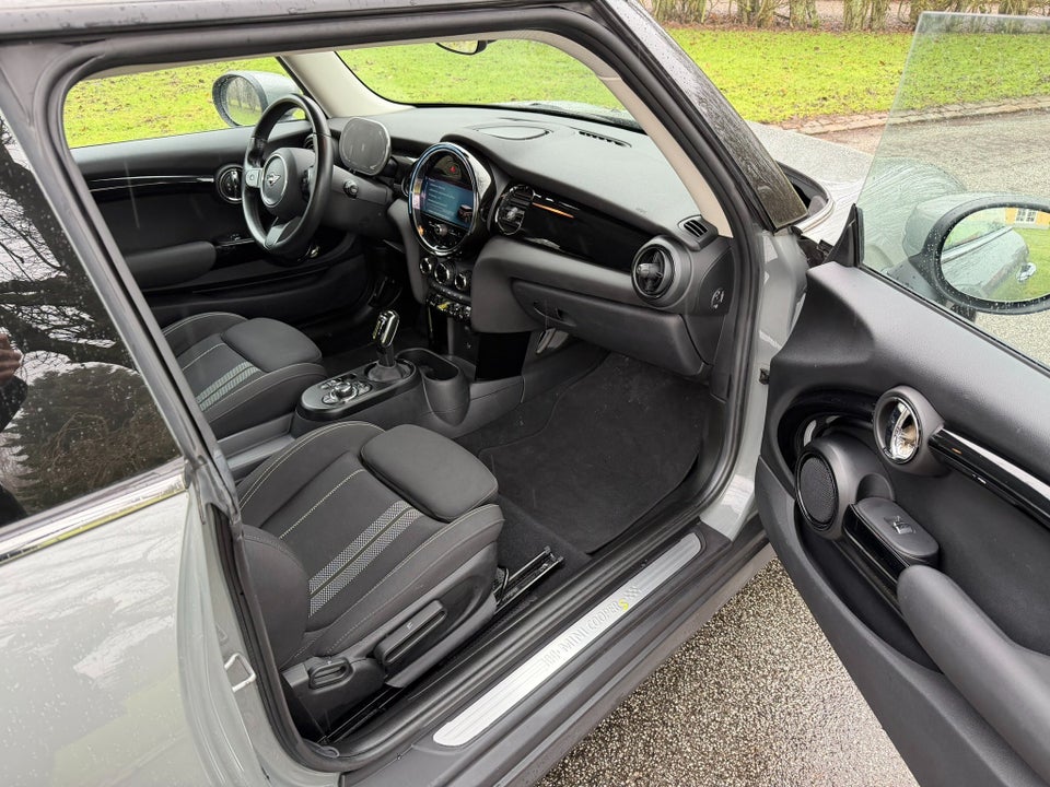 MINI Cooper SE Essential Trim 3d