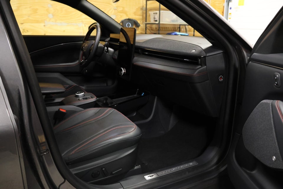 Ford Mustang Mach-E 70 Premium Standard Range AWD 5d