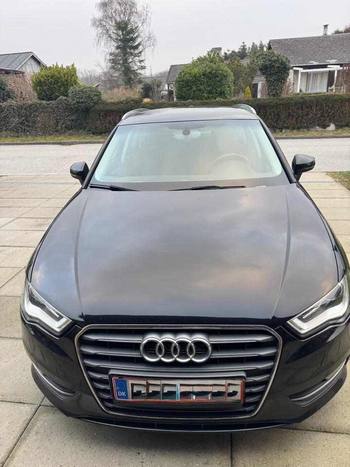 Audi A3 2,0 TDi 150 Ambiente Sportback 5d