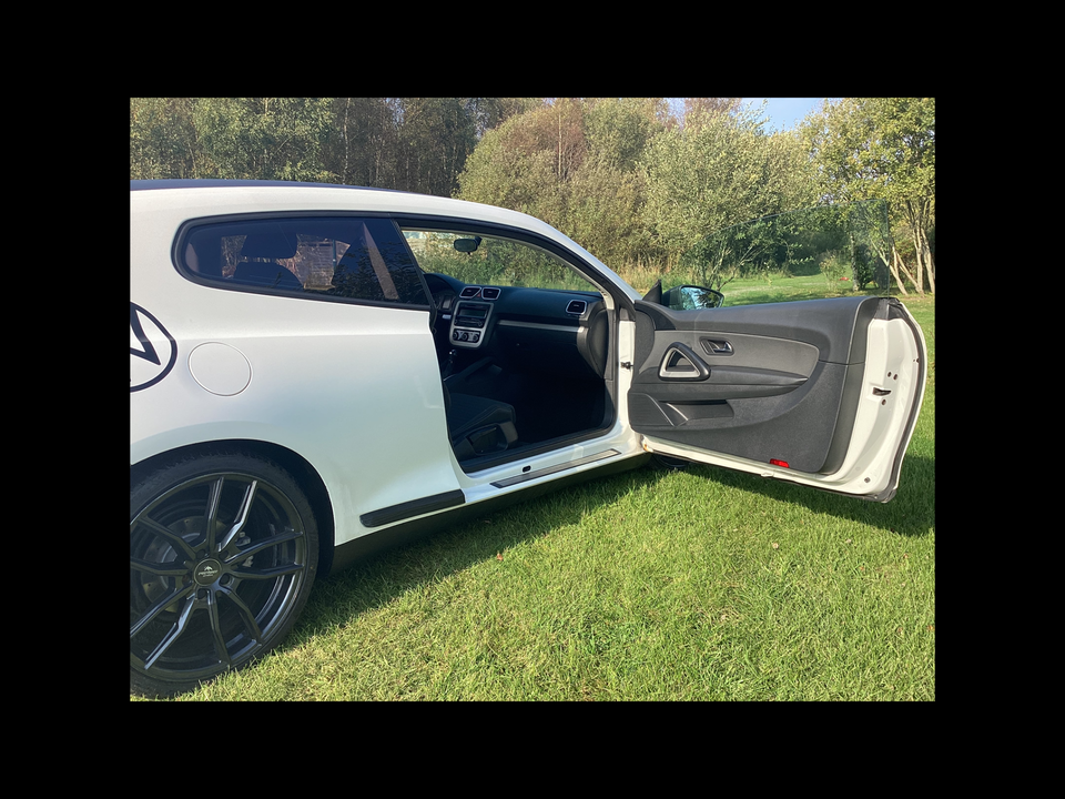 VW Scirocco 2,0 TDi 140 Sport DSG 3d
