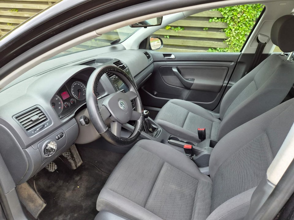 VW Golf V 1,6 FSi Trendline 5d
