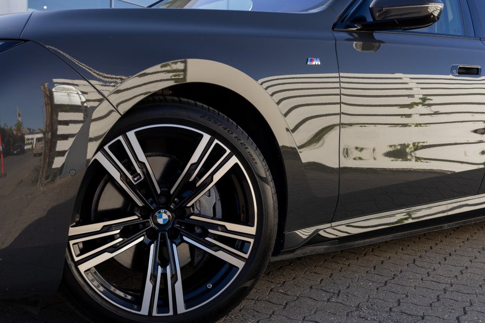 BMW i7 eDrive50 M-Sport 4d