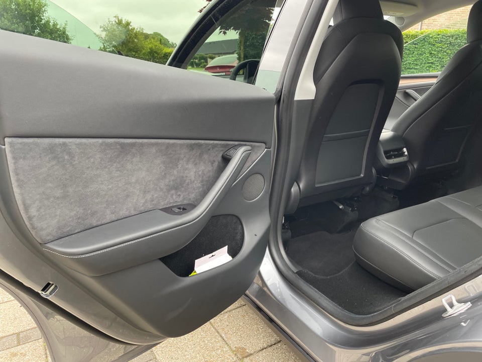 Tesla Model Y Long Range AWD 5d