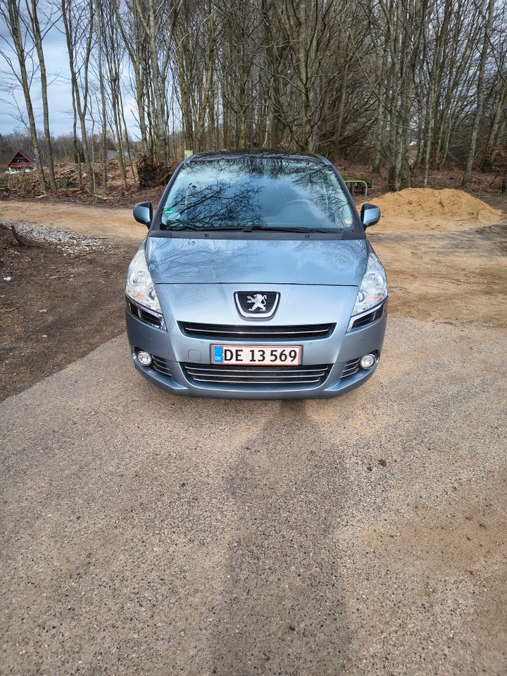 Peugeot 5008 1,6 HDi 110 Premium 7prs 5d