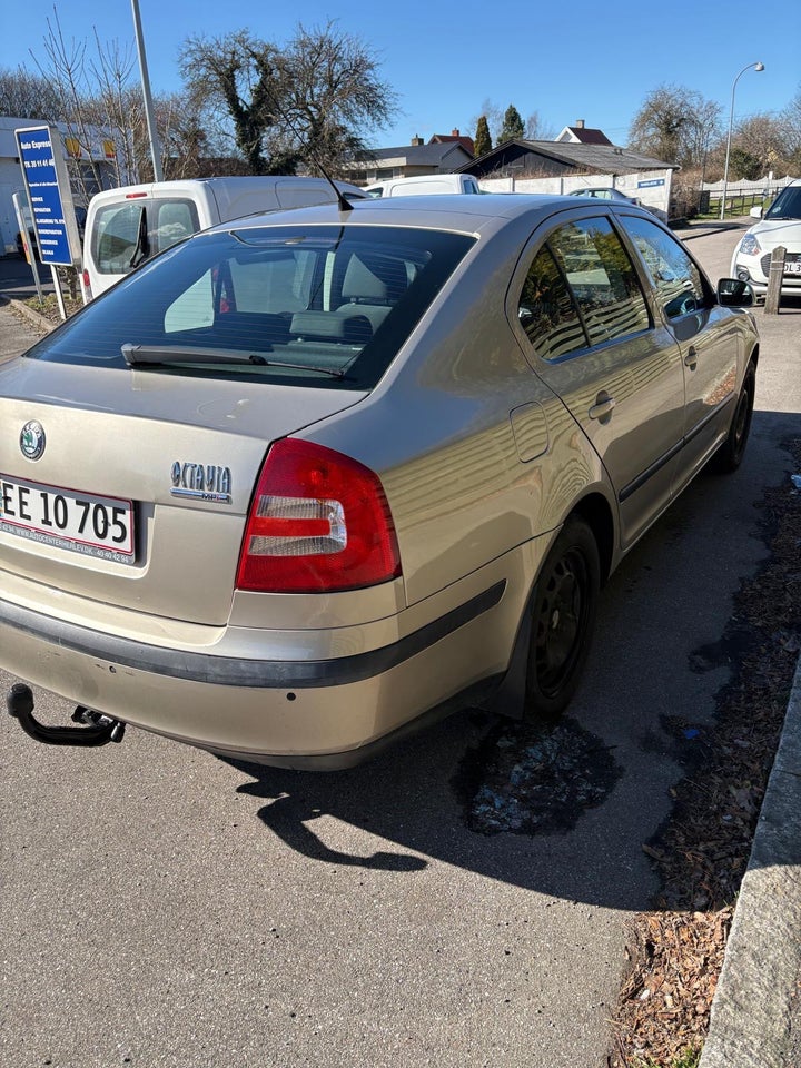 Skoda Octavia 1,6 Ambiente aut. 5d