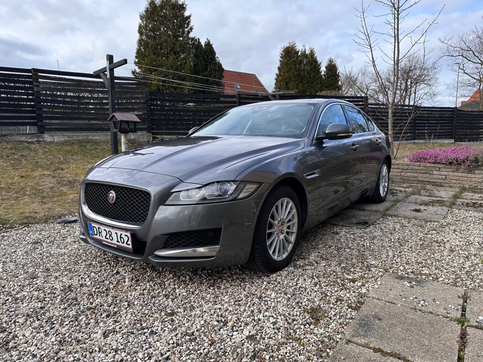 Jaguar XF 2,0 D240 Pure aut. 4d