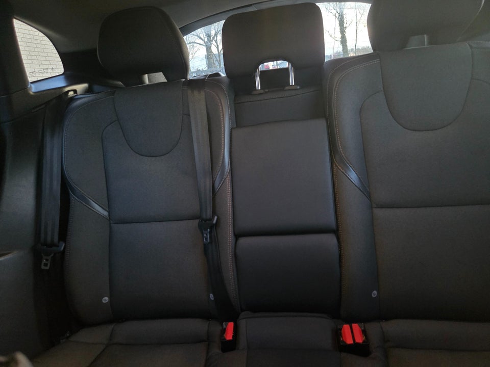 Volvo V40 CC 2,0 D3 150 Summum aut. 5d