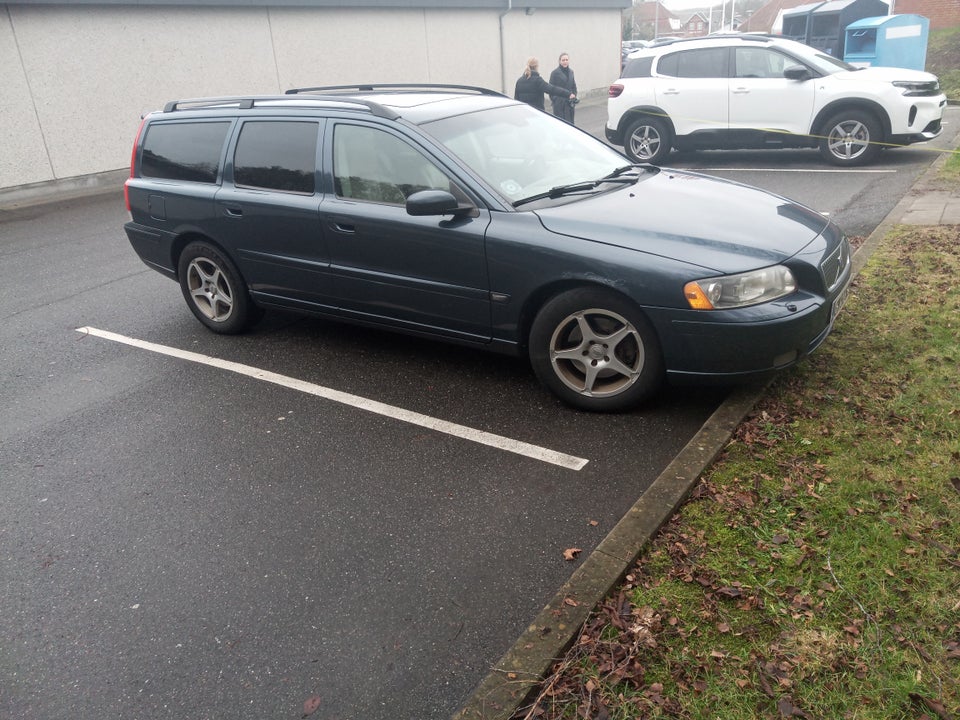 Volvo V70 2,4 T5 Momentum aut. 5d