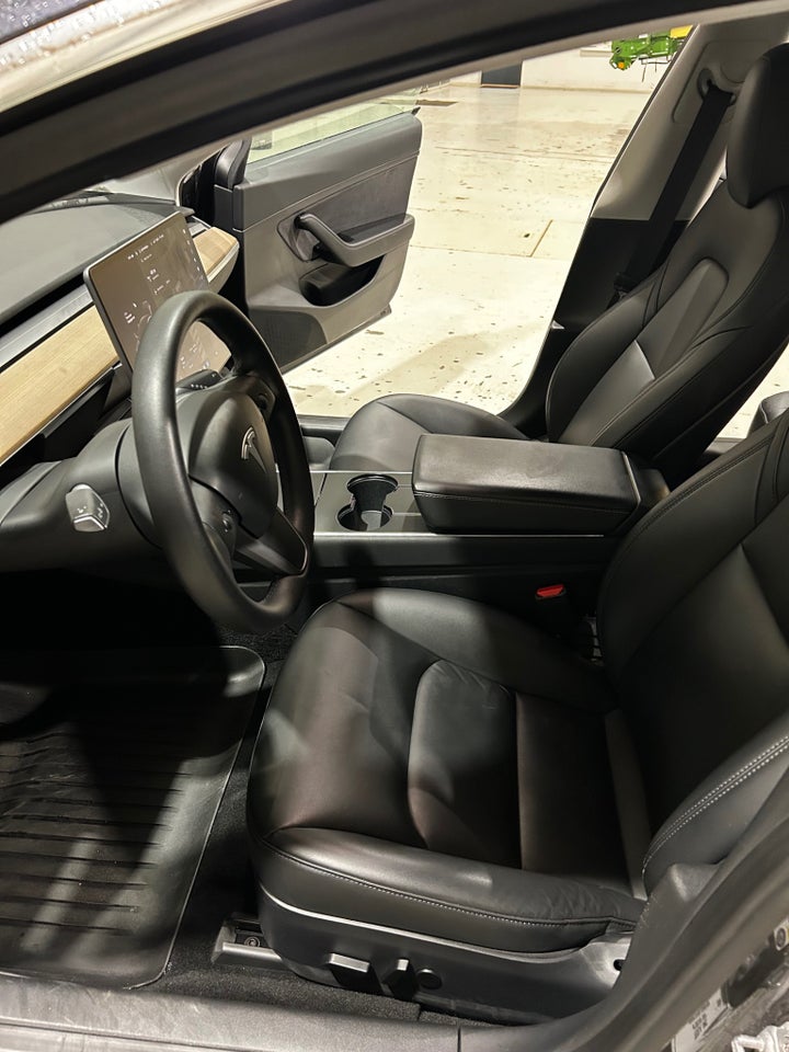 Tesla Model 3 Standard Range+ RWD 4d