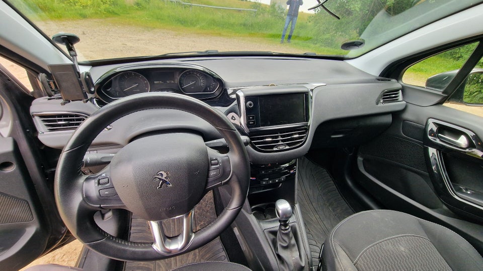 Peugeot 208 1,6 BlueHDi 100 Chili 5d