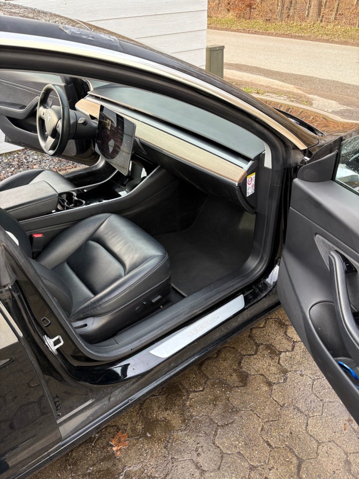 Tesla Model 3 Standard Range+ RWD 4d