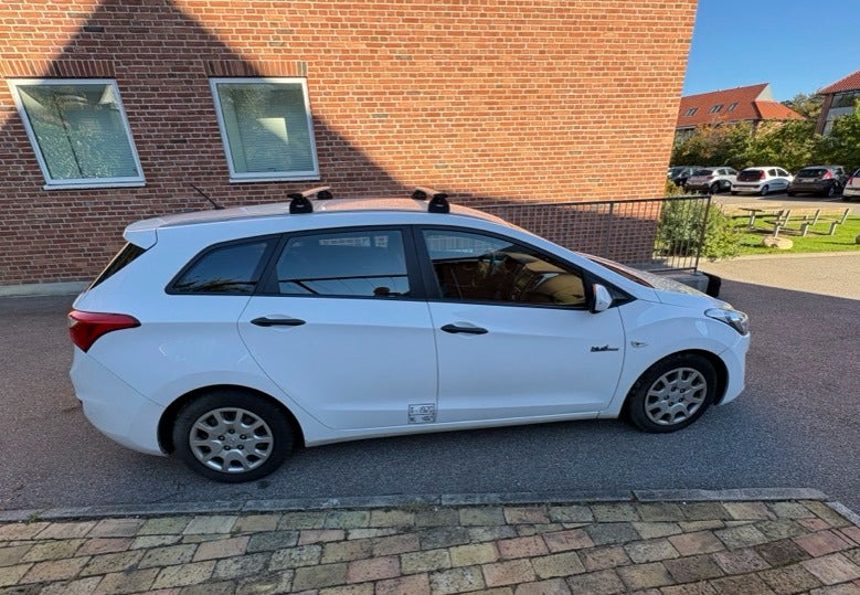 Hyundai i30 1,6 CRDi 110 Comfort Eco Van 5d