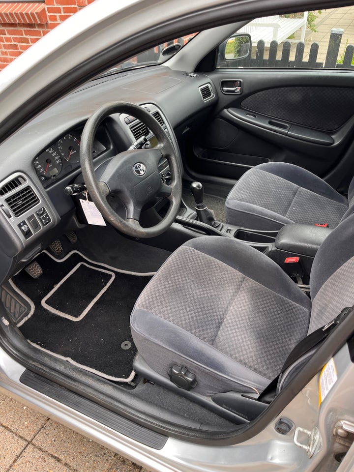 Toyota Avensis 1,8 VVT-i Terra 5d