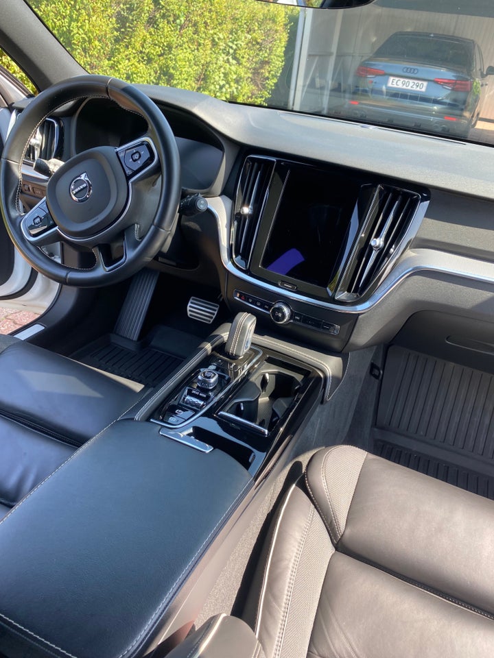 Volvo V60 2,0 T8 ReCharge R-Design aut. AWD 5d