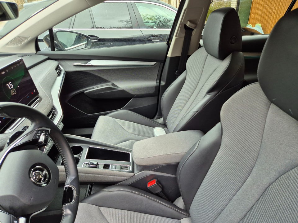 Skoda Enyaq 80 iV Plus Loft 5d