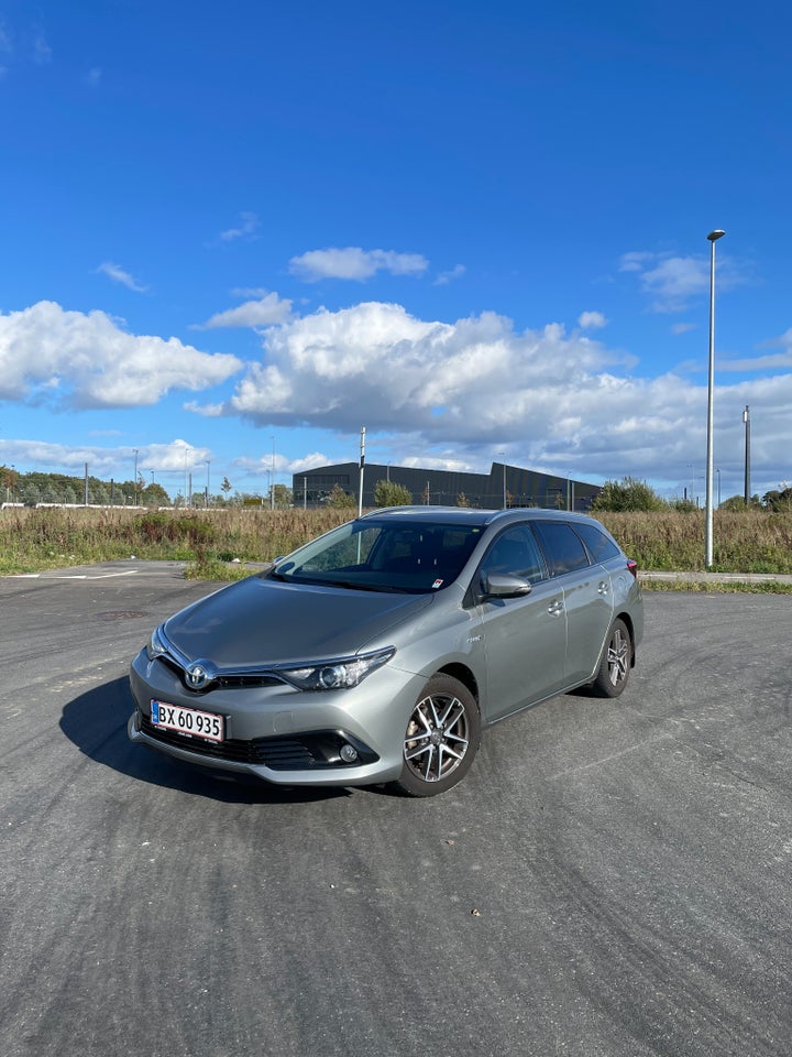 Toyota Auris 1,8 Hybrid H2 Comfort Touring Sports CVT 5d