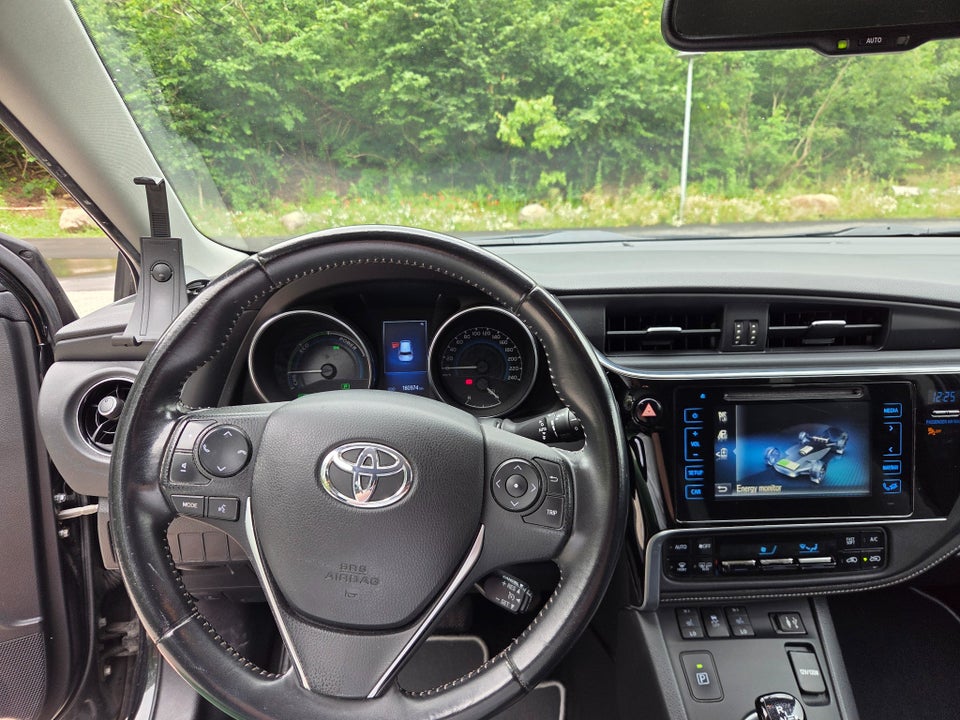 Toyota Auris 1,8 Hybrid H4 CVT 5d