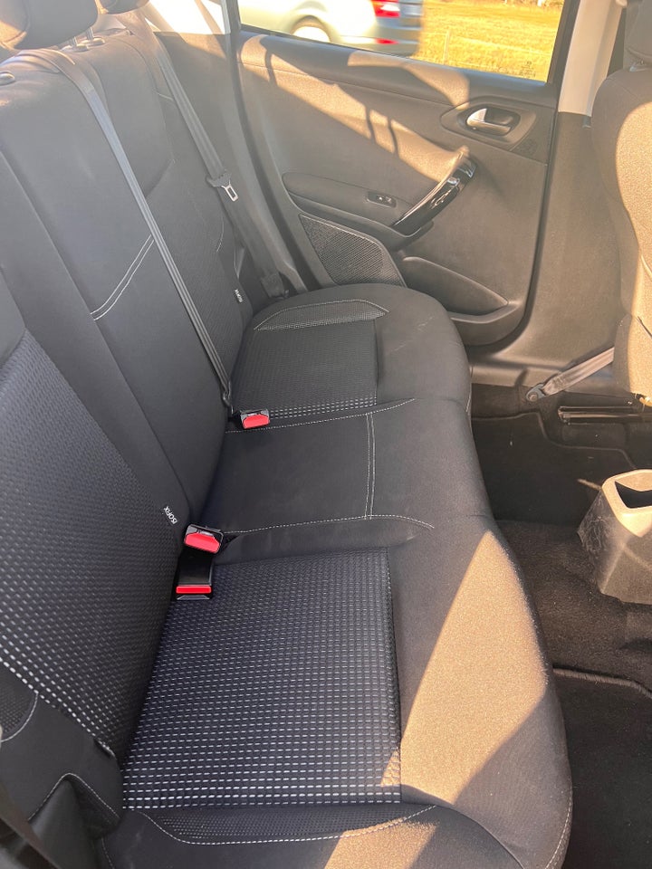 Peugeot 208 1,6 BlueHDi 100 Allure Sky 5d